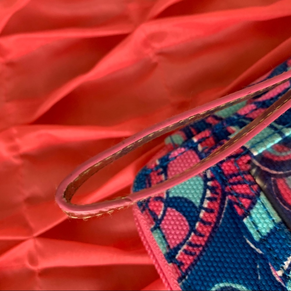 Lilly Pulitzer Phone Wristlet Reel Me In Print - Picture 7 of 8
